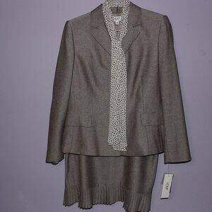 Vintage Le Suit Gray 2-Piece Suit with Scarf and Peated Skirt Size 14